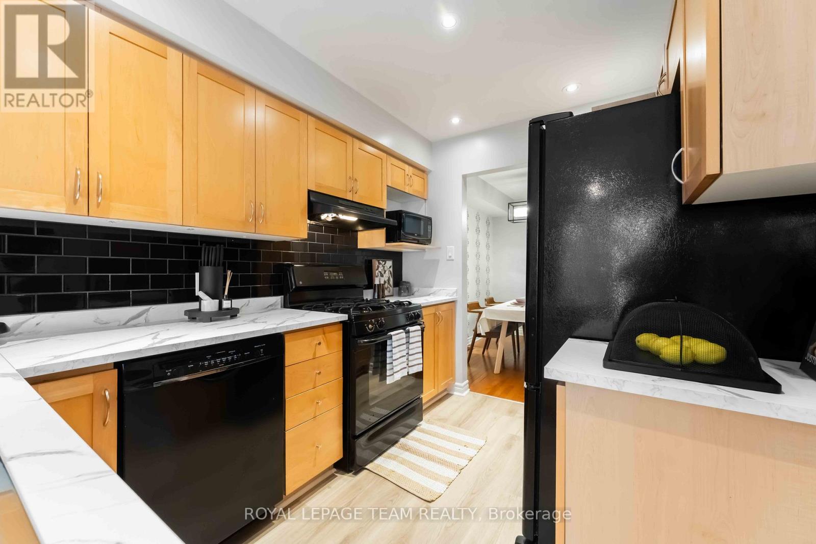 246 Tandalee Crescent