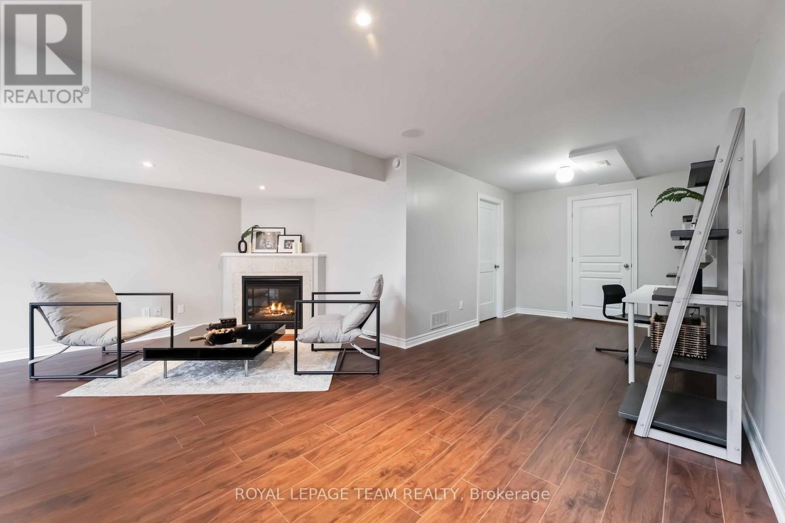 246 Tandalee Crescent