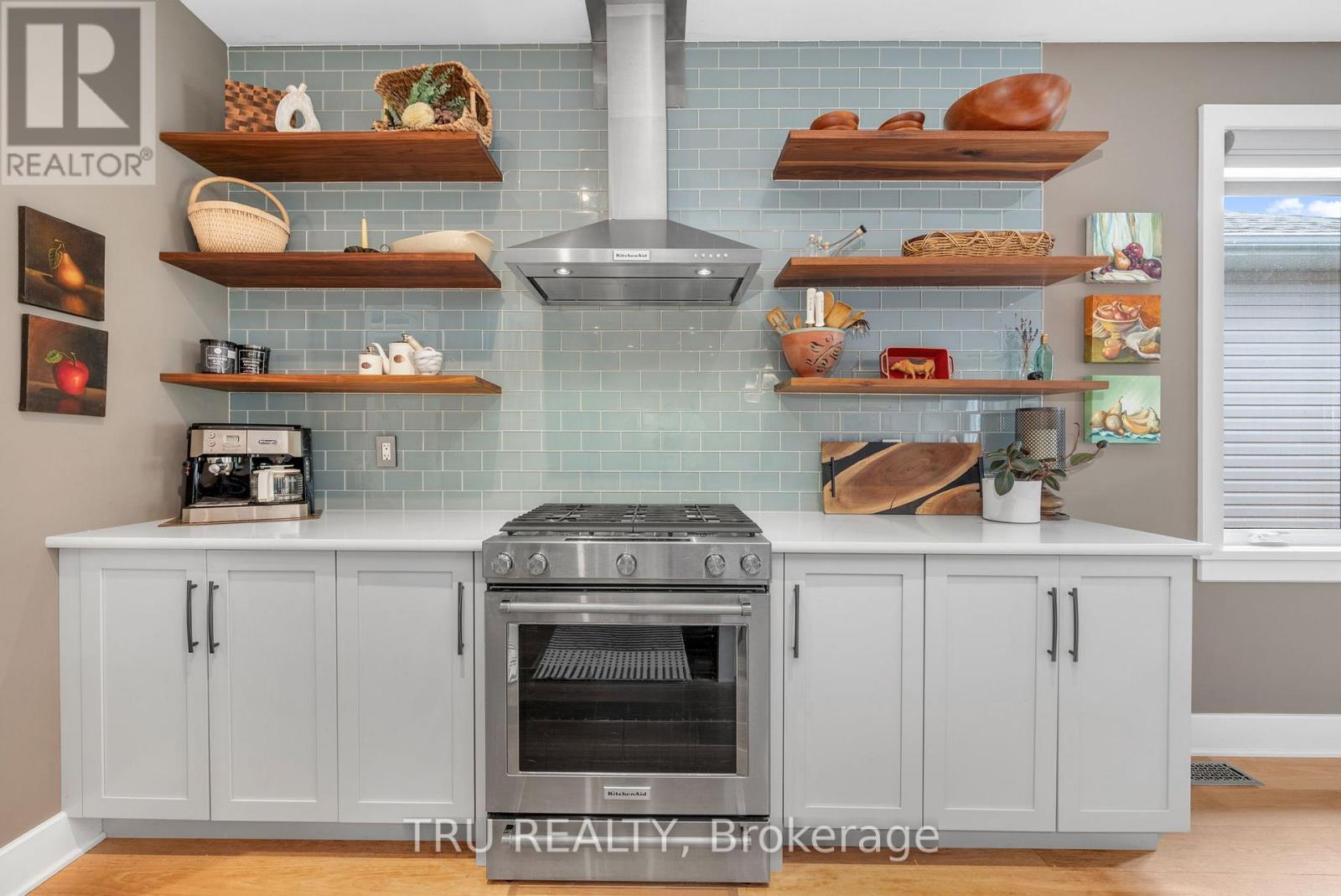 590 Robert Hill Street