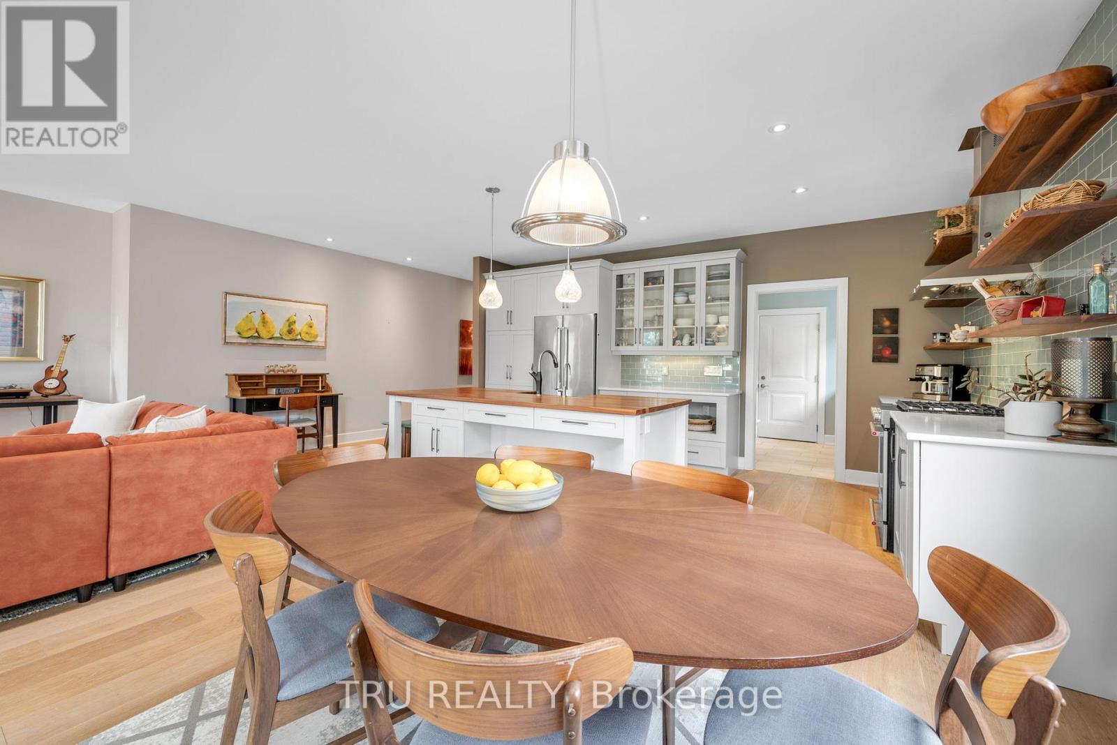 590 Robert Hill Street