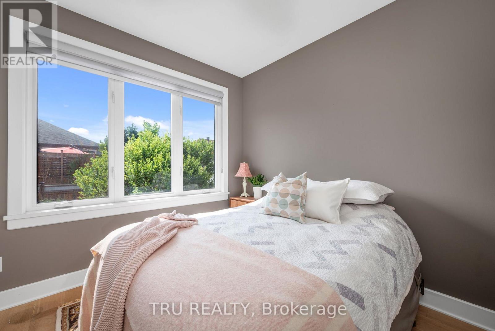 590 Robert Hill Street