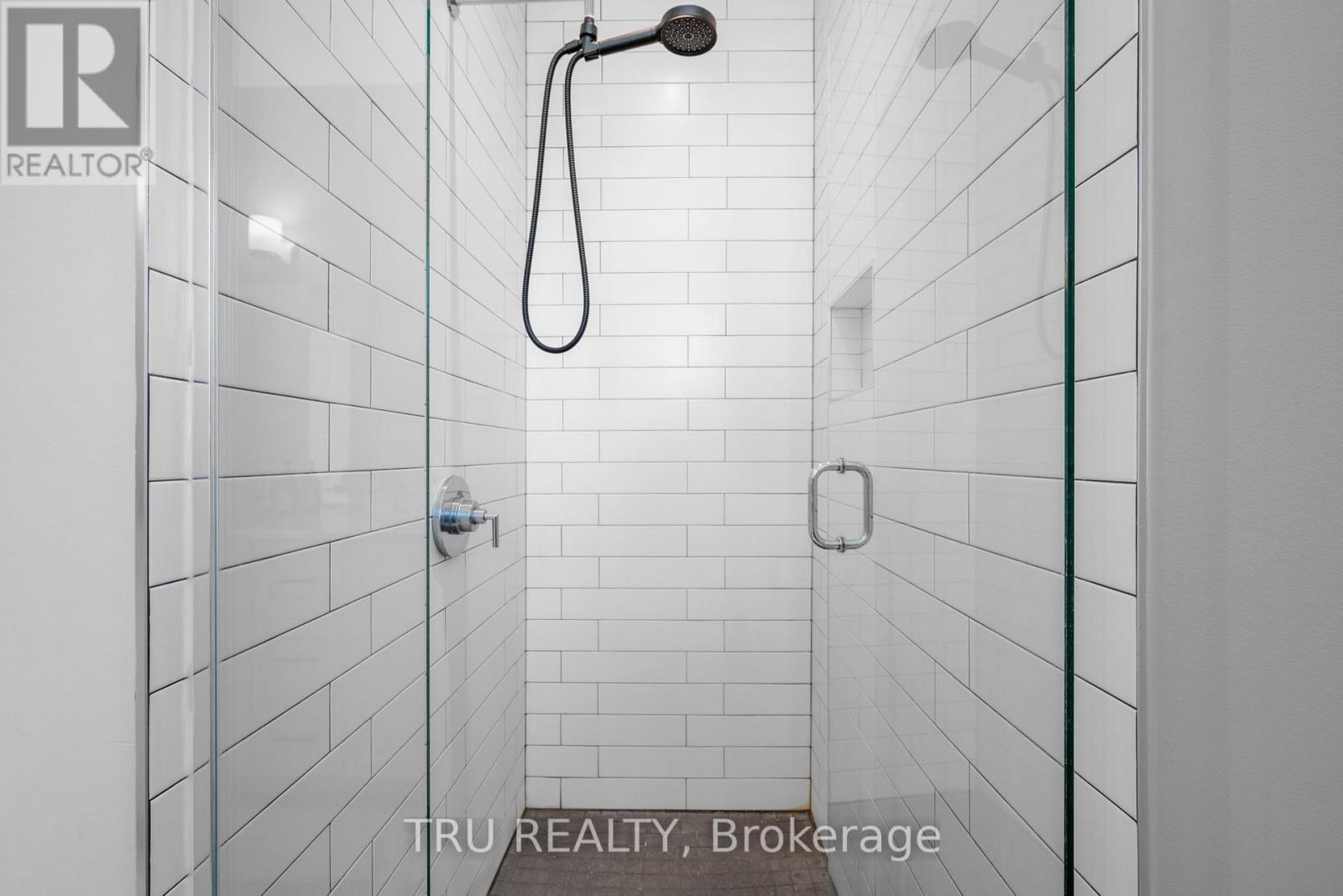 590 Robert Hill Street