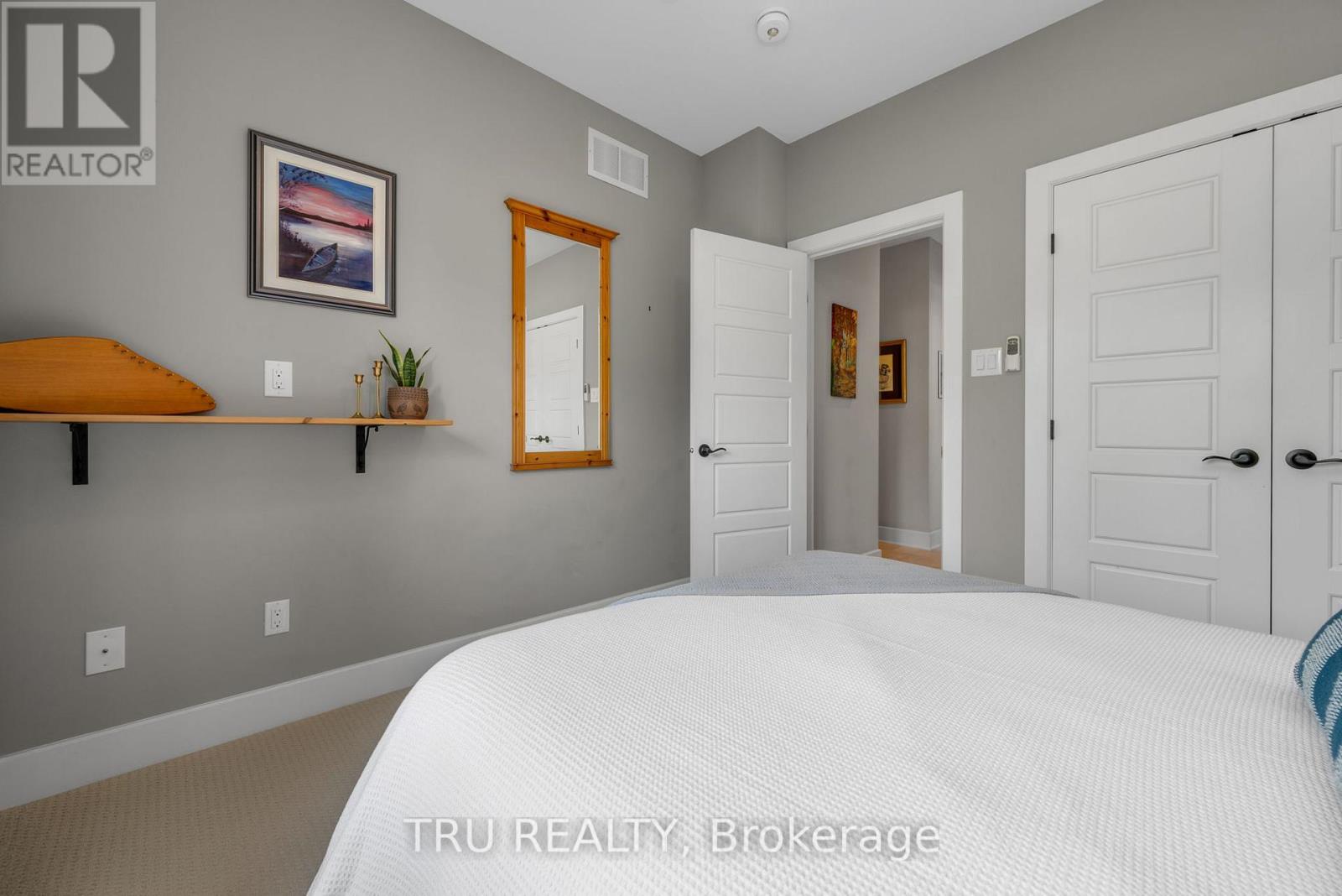 590 Robert Hill Street