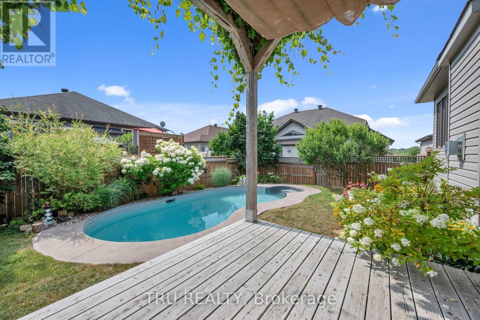 590 Robert Hill Street