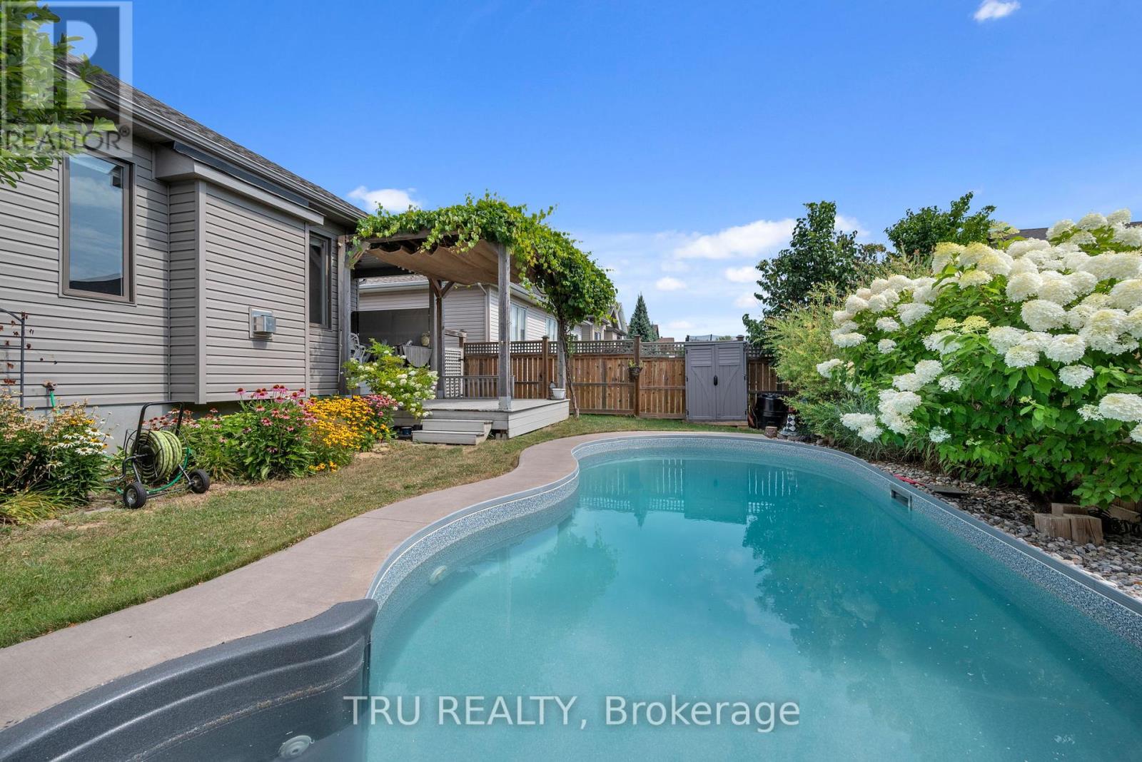 590 Robert Hill Street