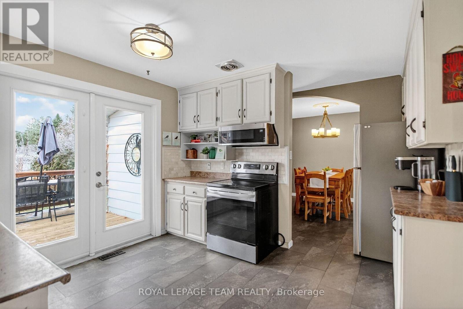 401 Clothier Street W