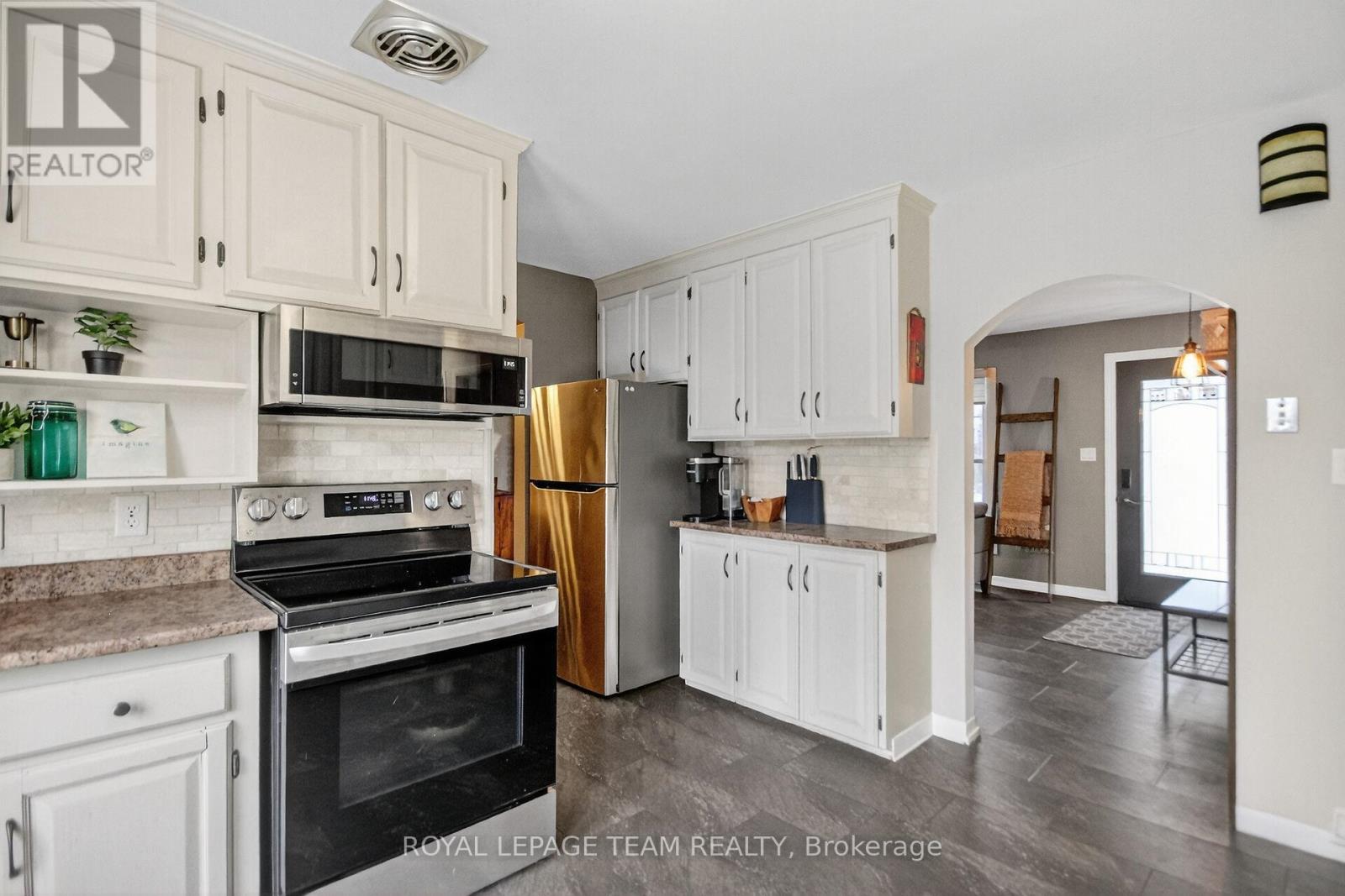 401 Clothier Street W