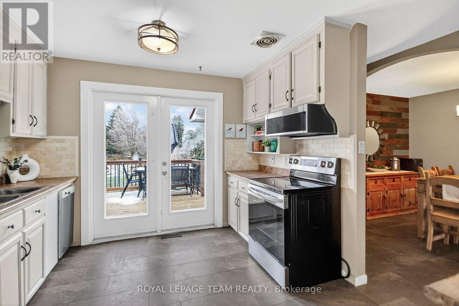 401 Clothier Street W