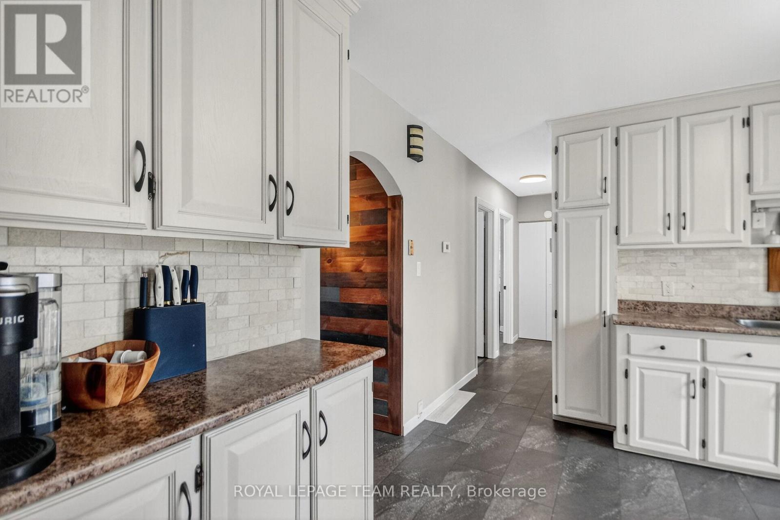 401 Clothier Street W