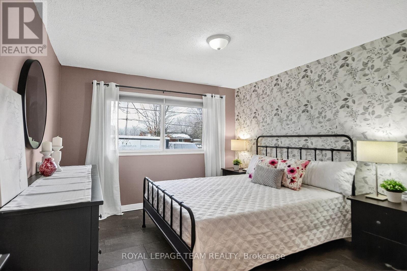 401 Clothier Street W