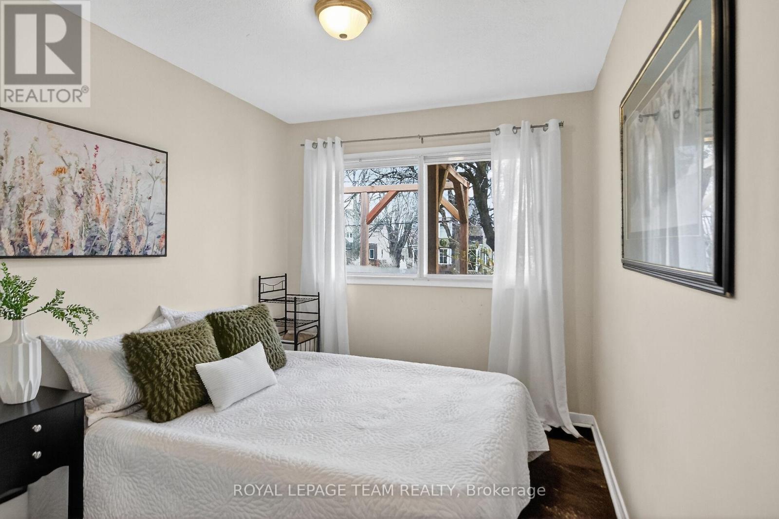 401 Clothier Street W