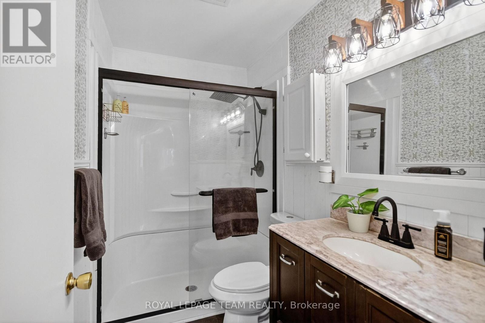 401 Clothier Street W