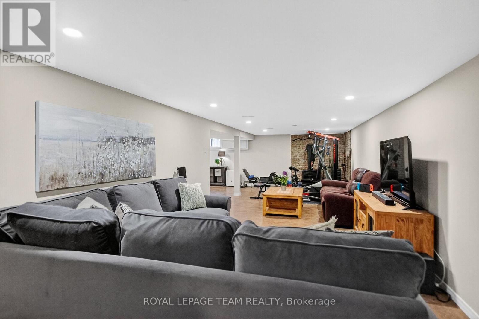 401 Clothier Street W