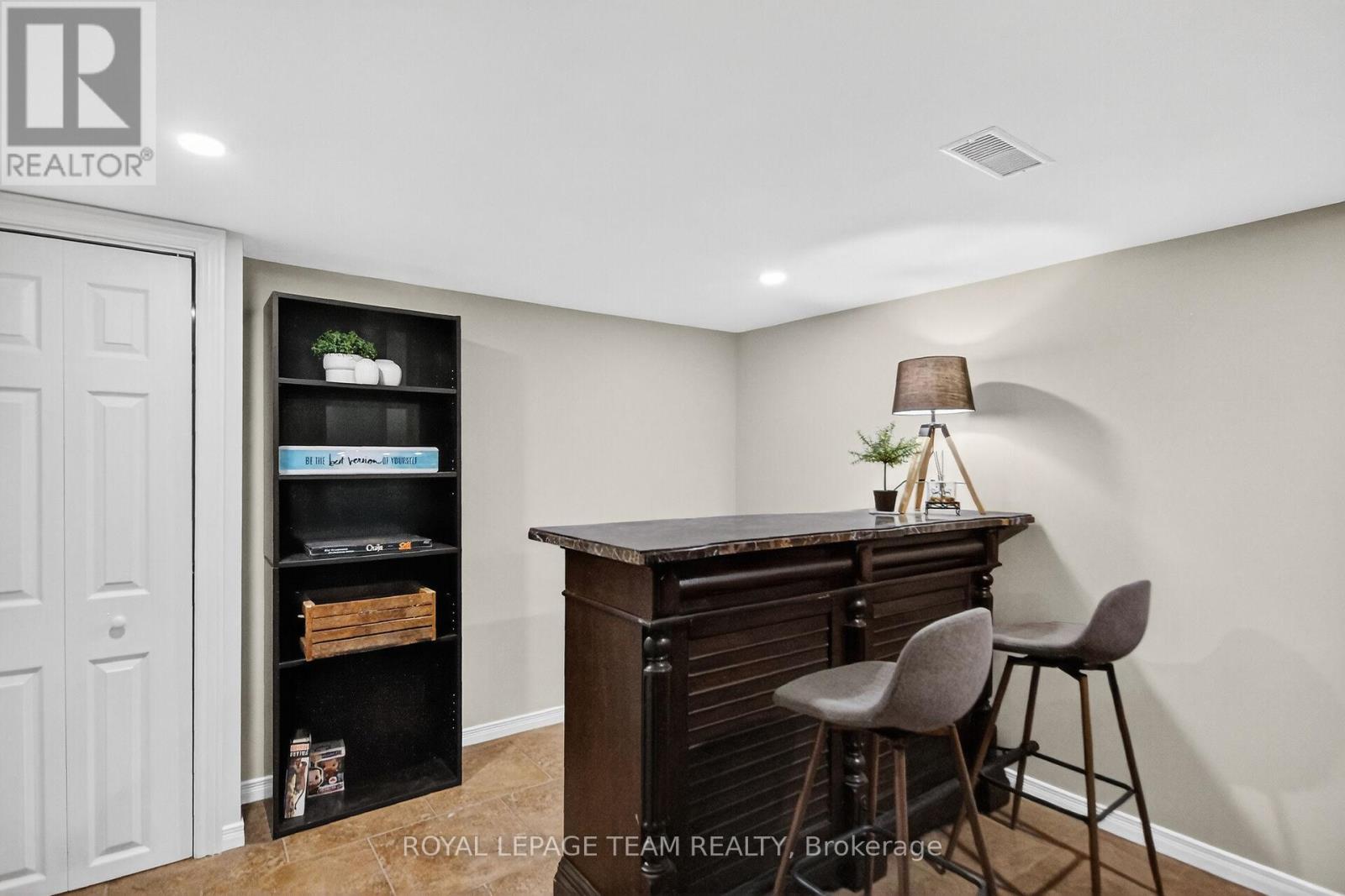 401 Clothier Street W