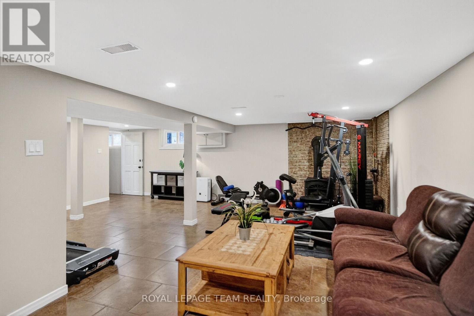 401 Clothier Street W