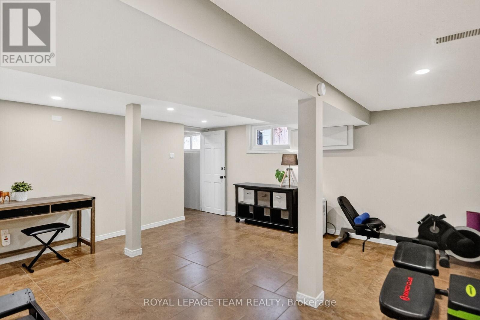 401 Clothier Street W