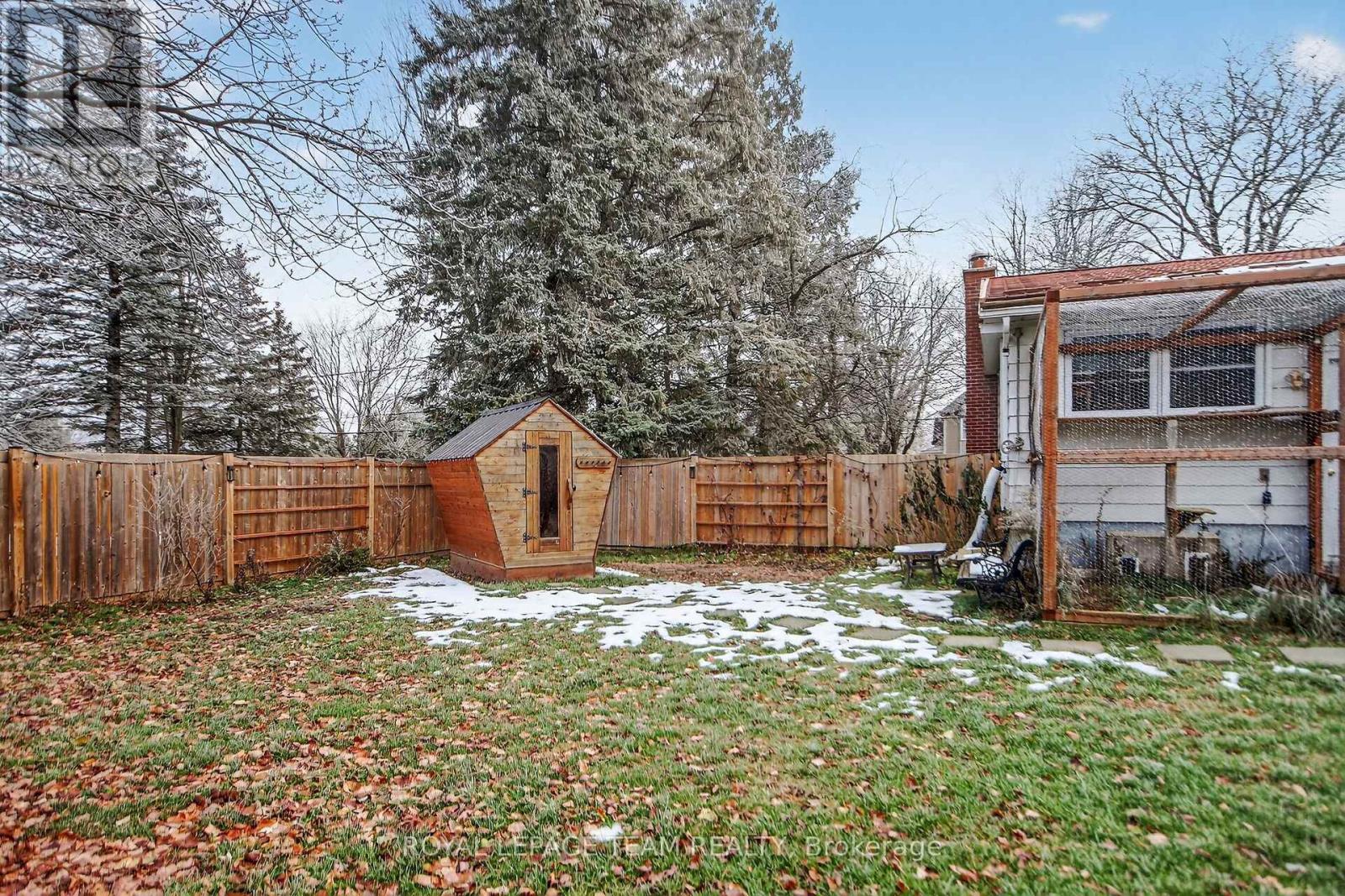 401 Clothier Street W