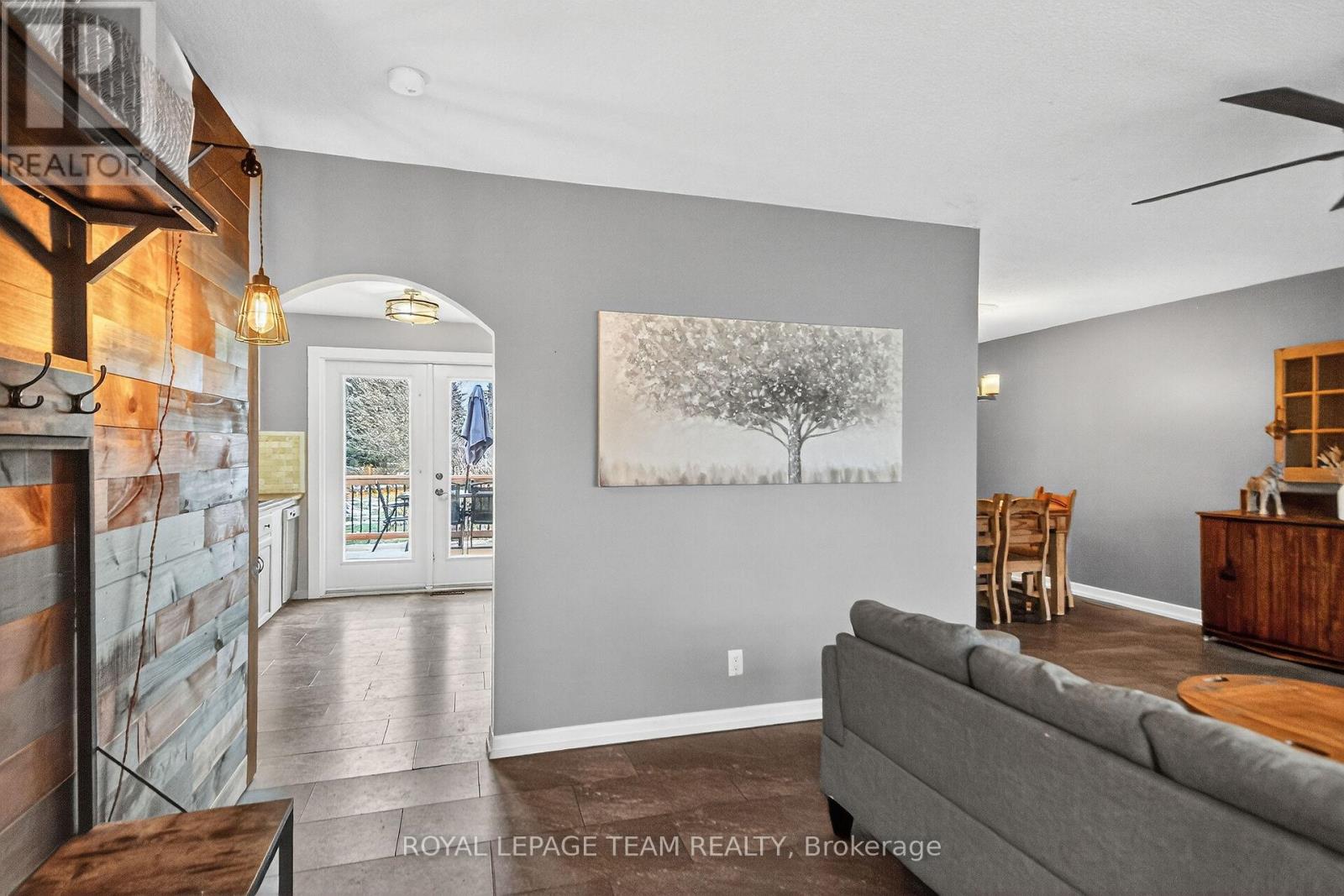 401 Clothier Street W