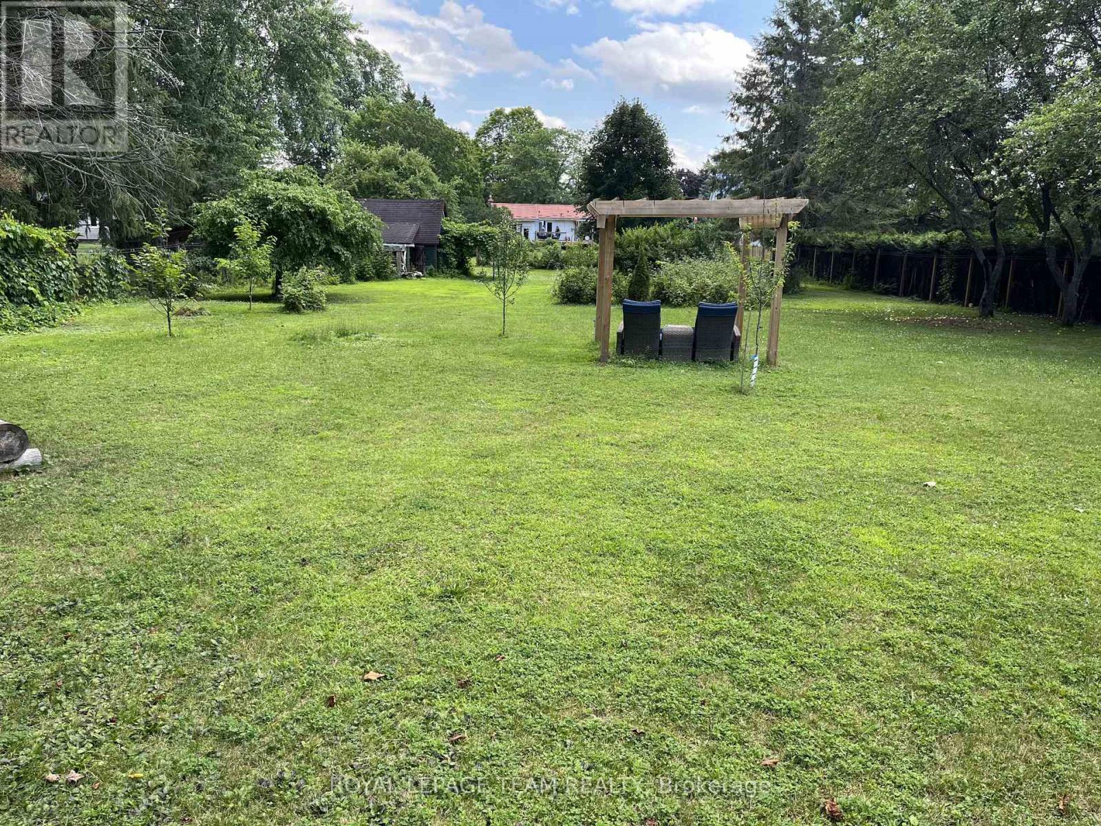 401 Clothier Street W