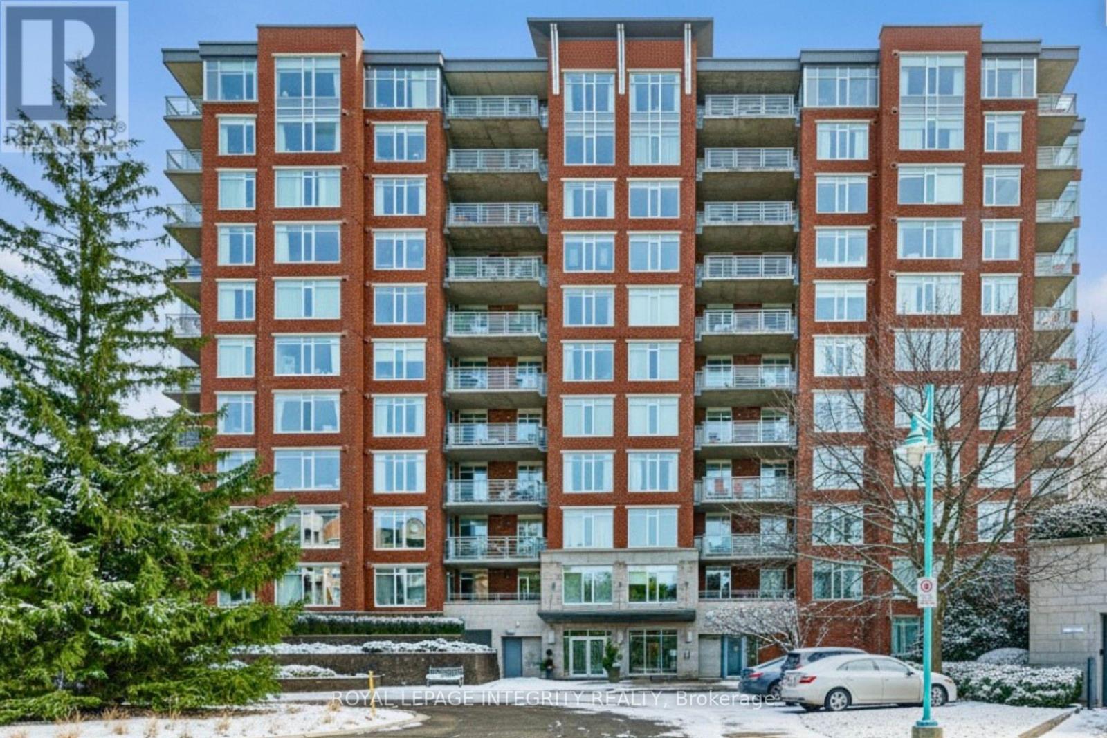 704 - 136 Darlington Private