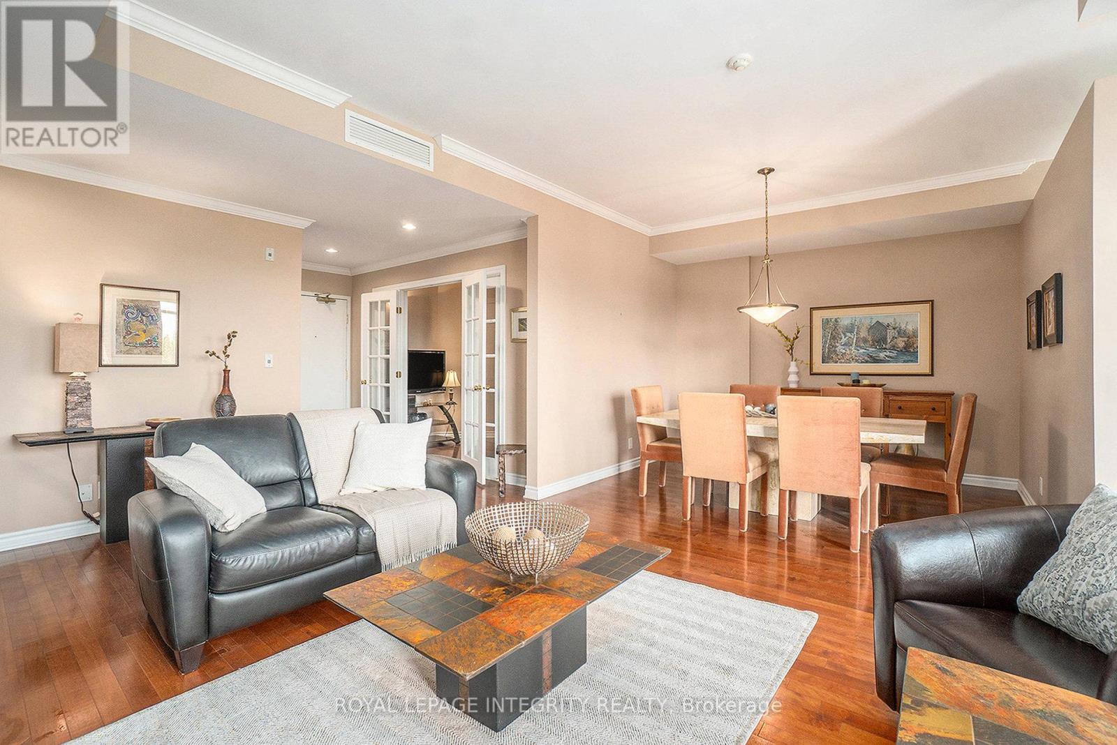 704 - 136 Darlington Private