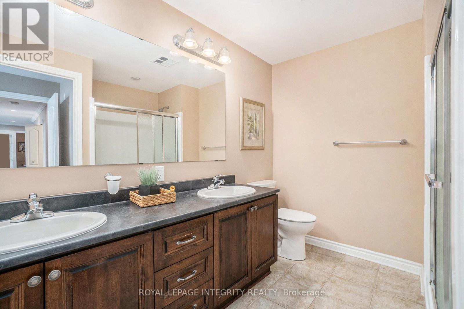 704 - 136 Darlington Private