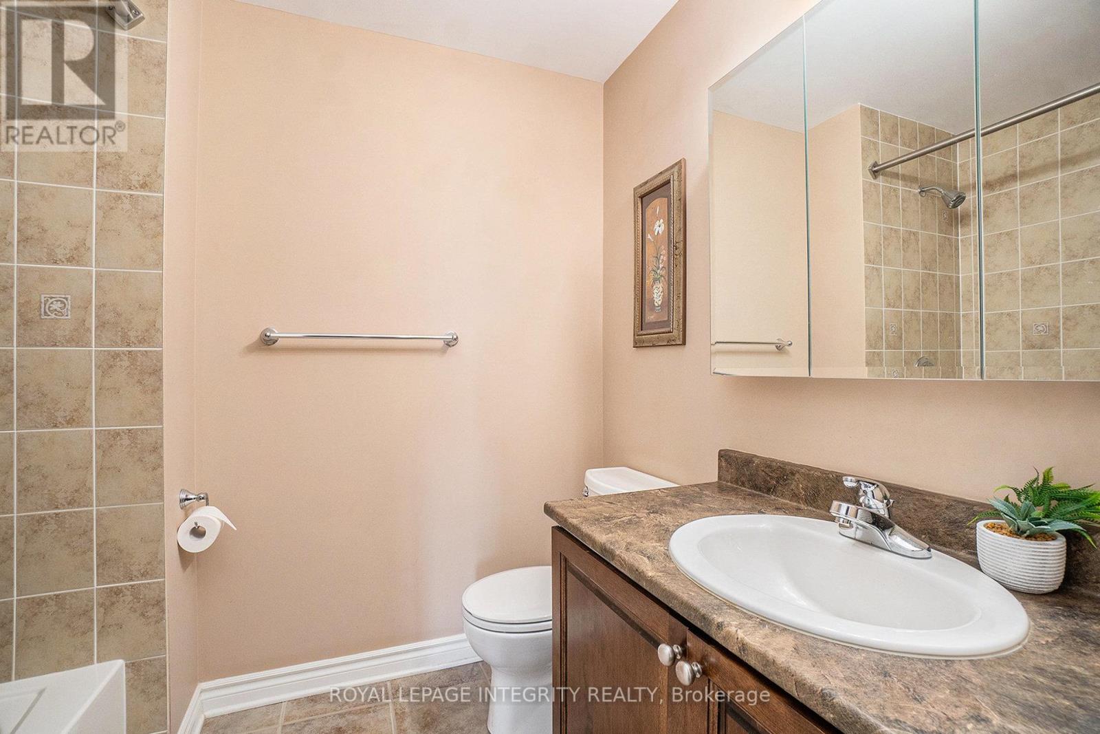 704 - 136 Darlington Private