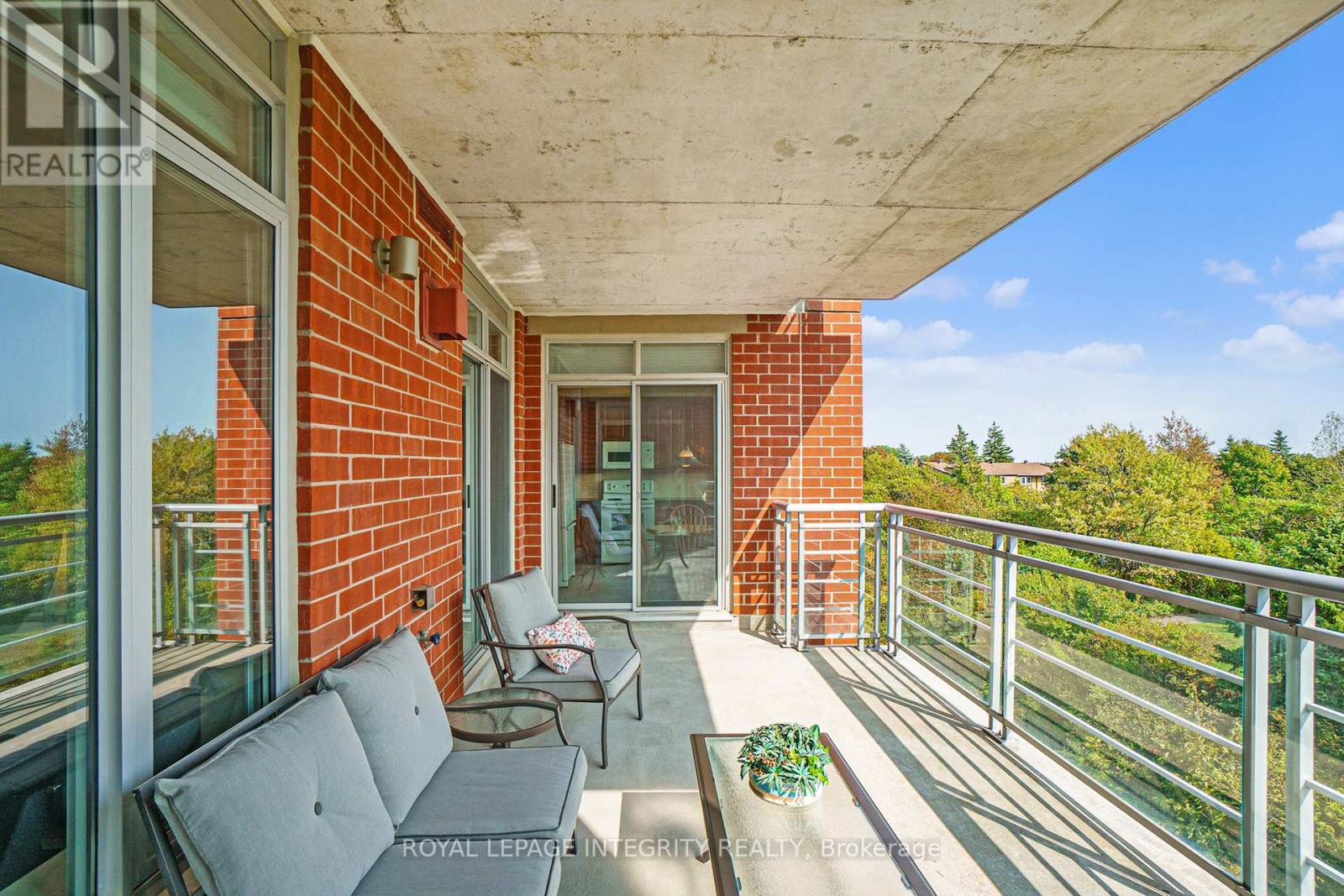 704 - 136 Darlington Private