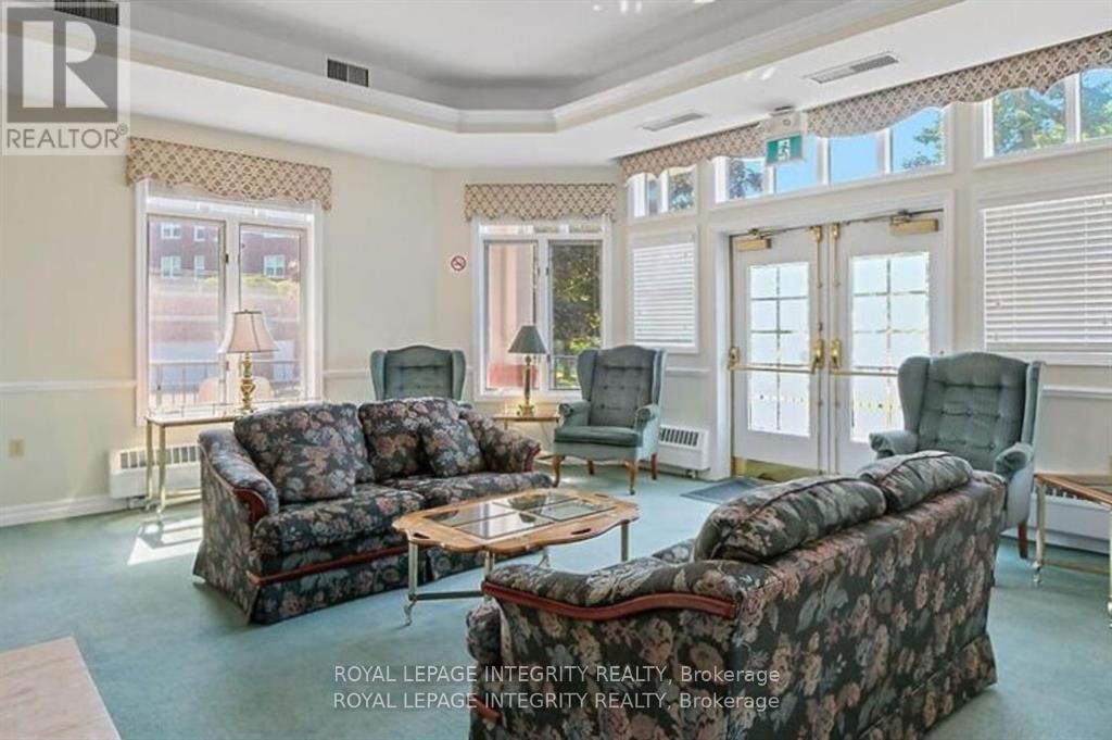 704 - 136 Darlington Private