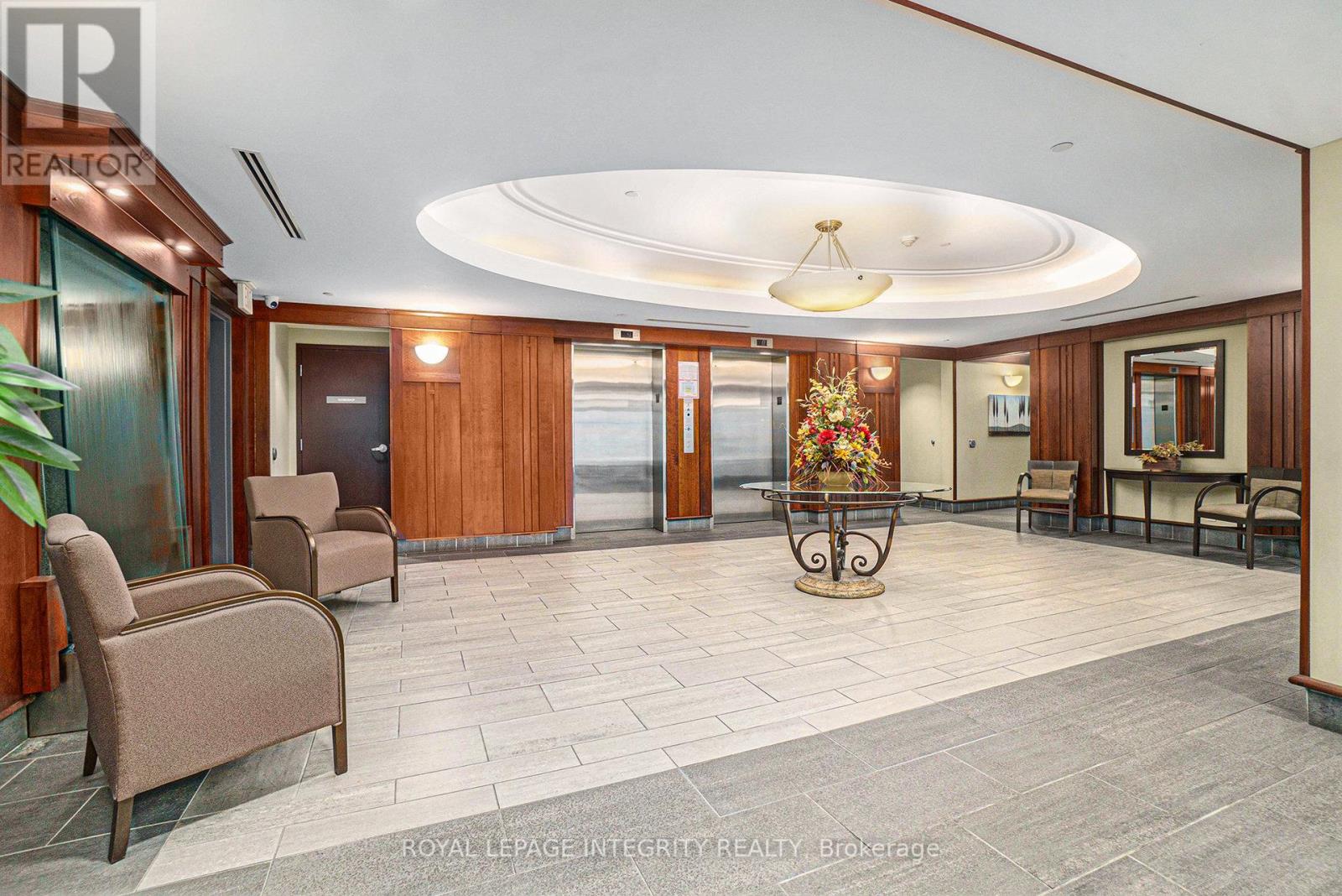 704 - 136 Darlington Private