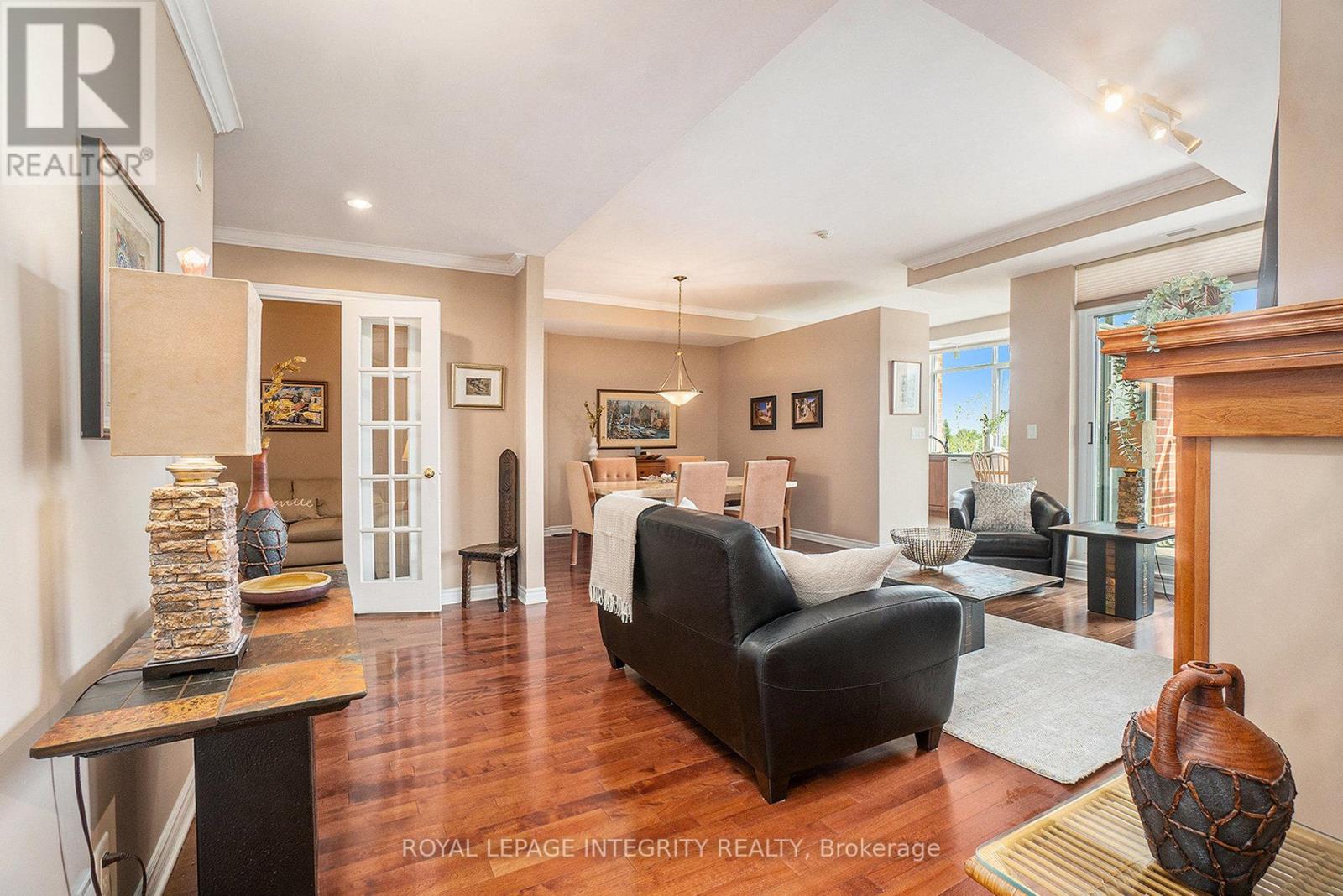 704 - 136 Darlington Private