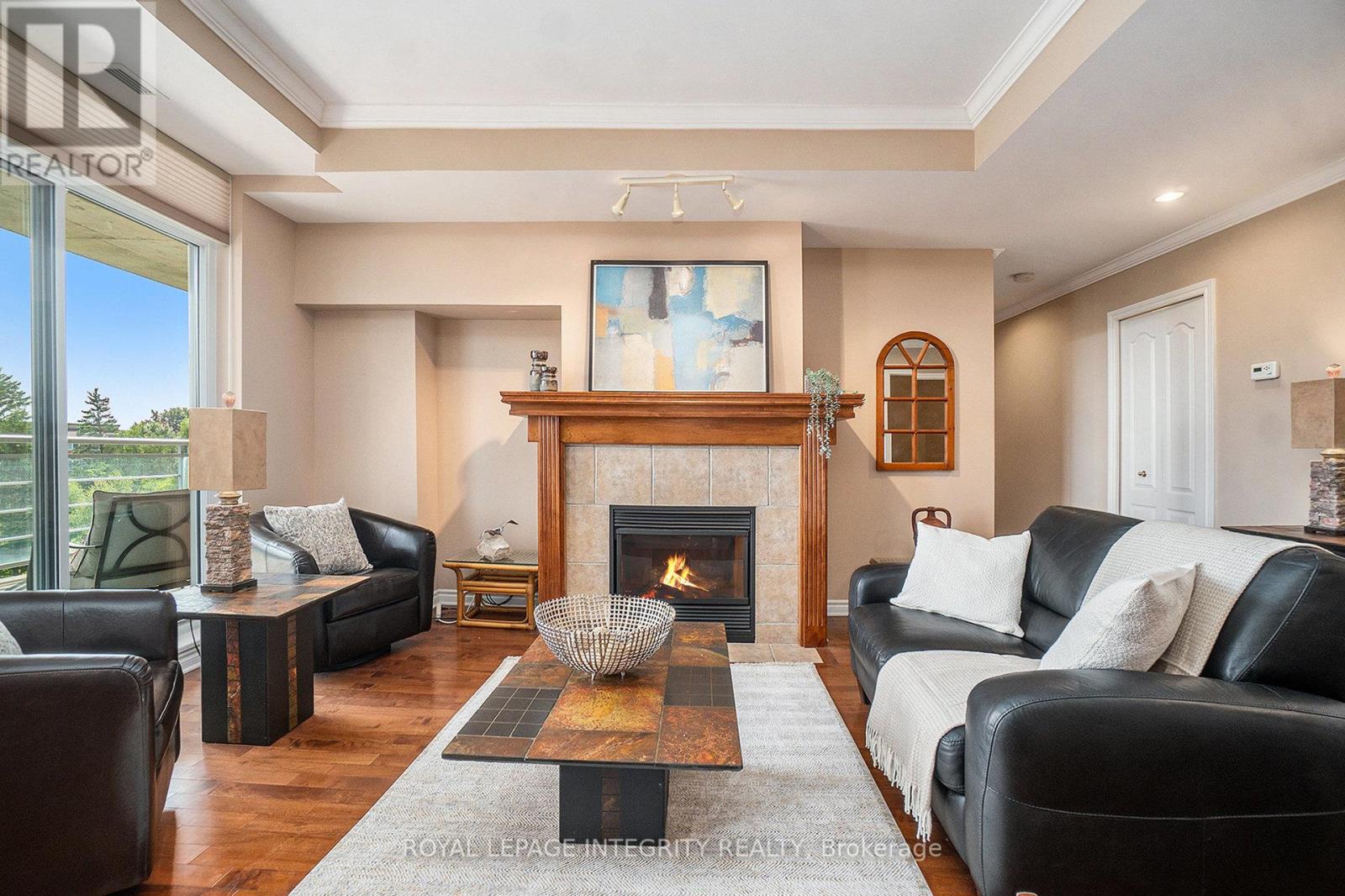 704 - 136 Darlington Private