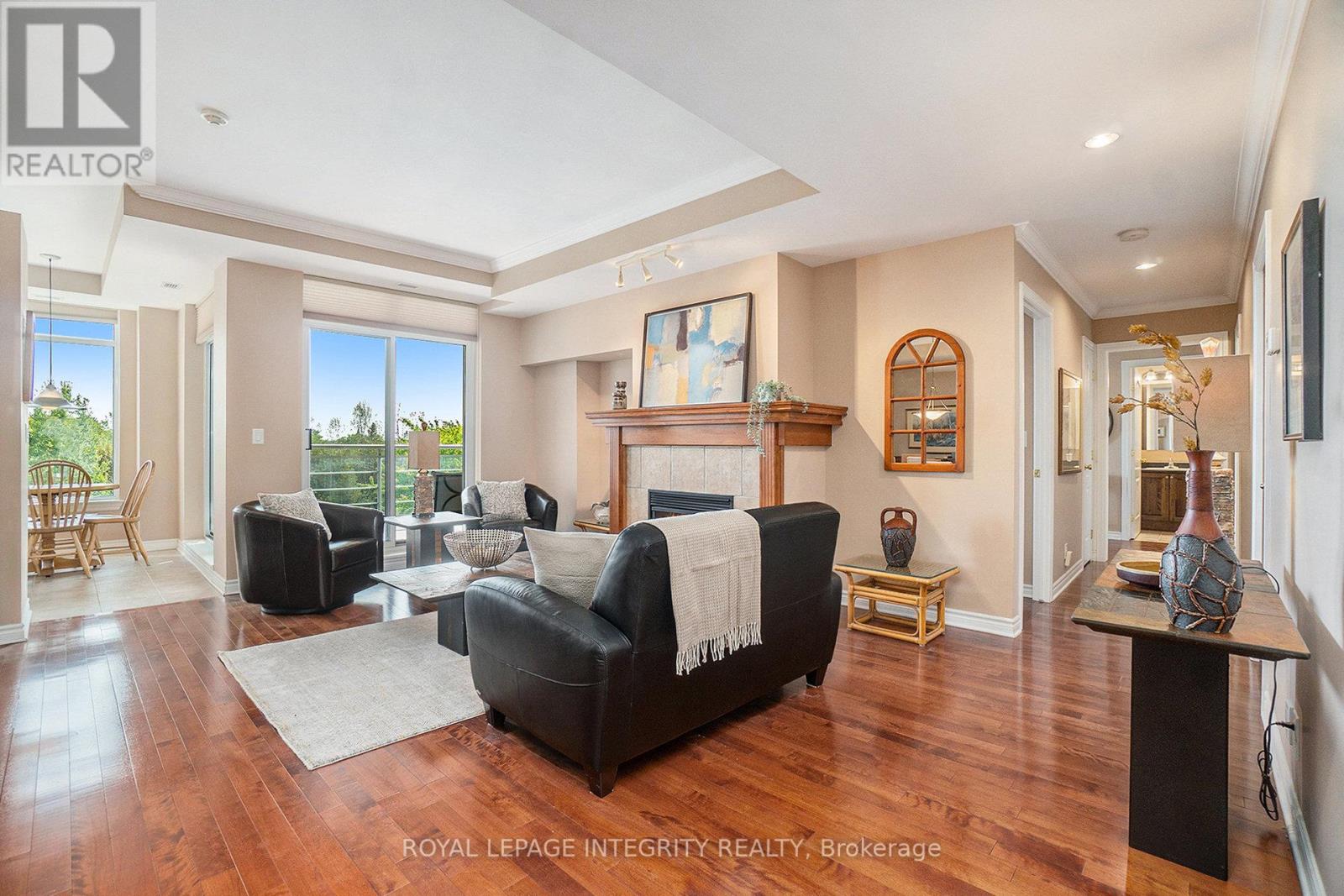 704 - 136 Darlington Private