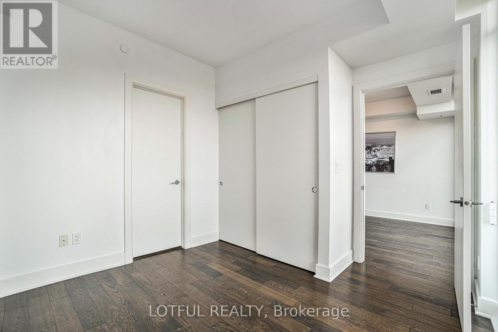 1705 - 255 Bay Street