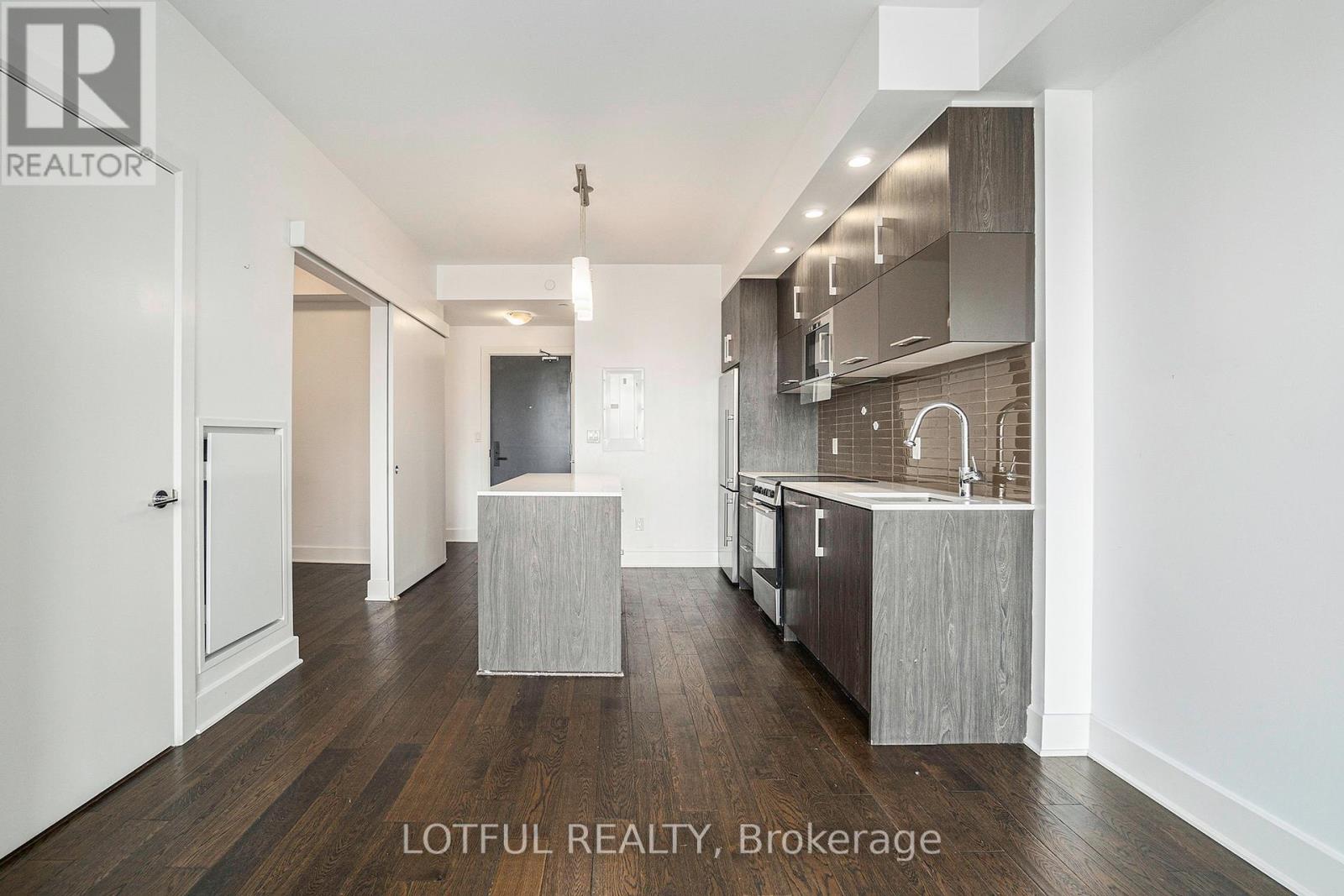 1705 - 255 Bay Street