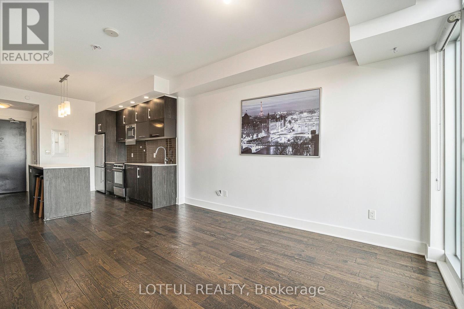 1705 - 255 Bay Street