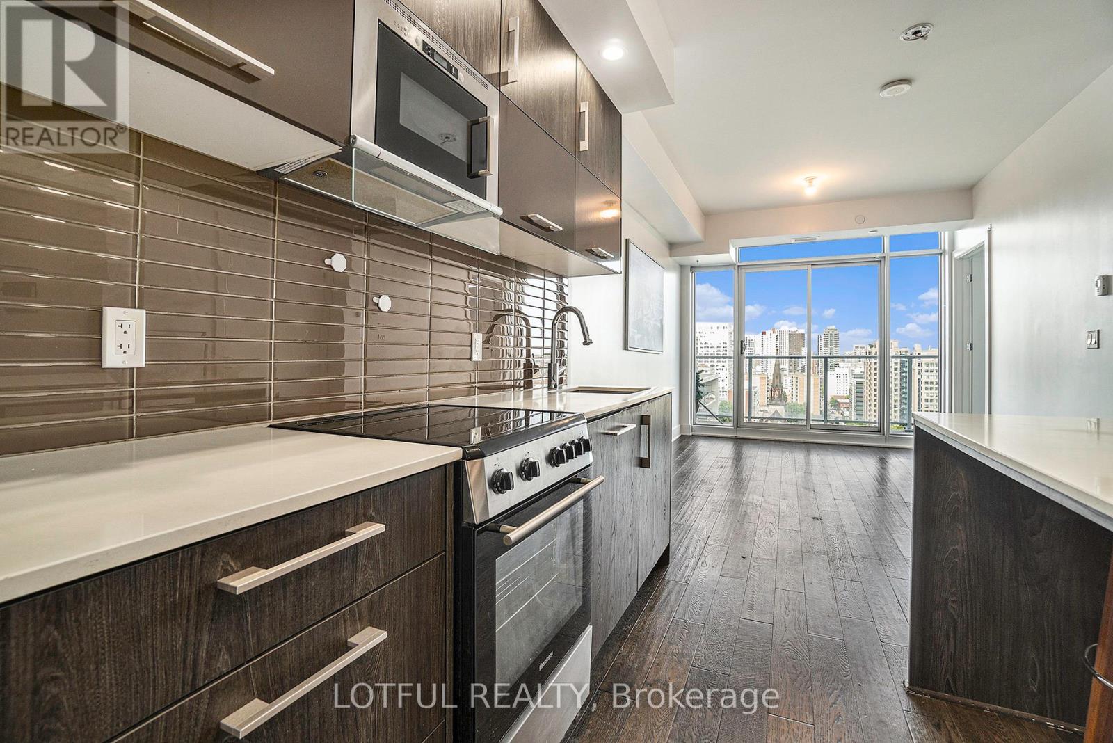 1705 - 255 Bay Street