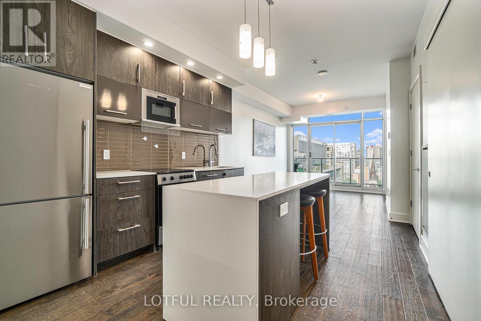 1705 - 255 Bay Street