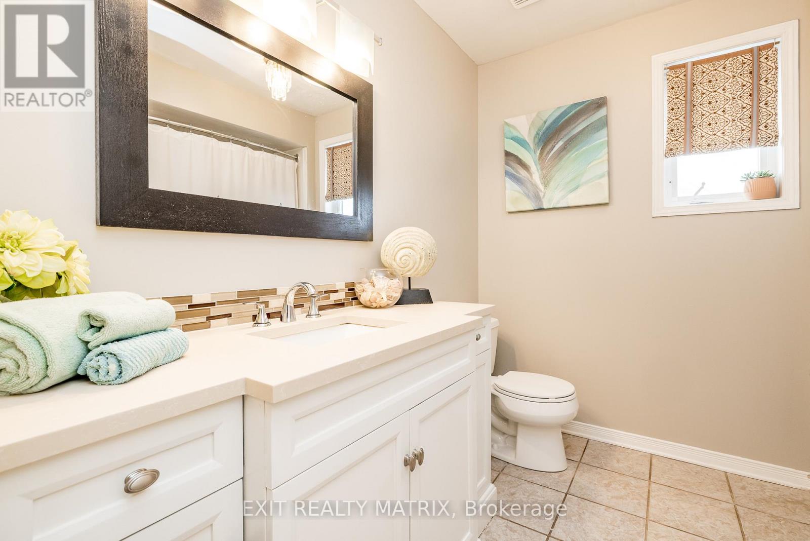 125 Whalings Circle N