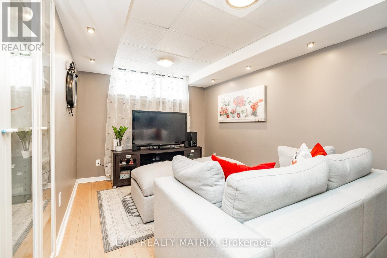 125 Whalings Circle N