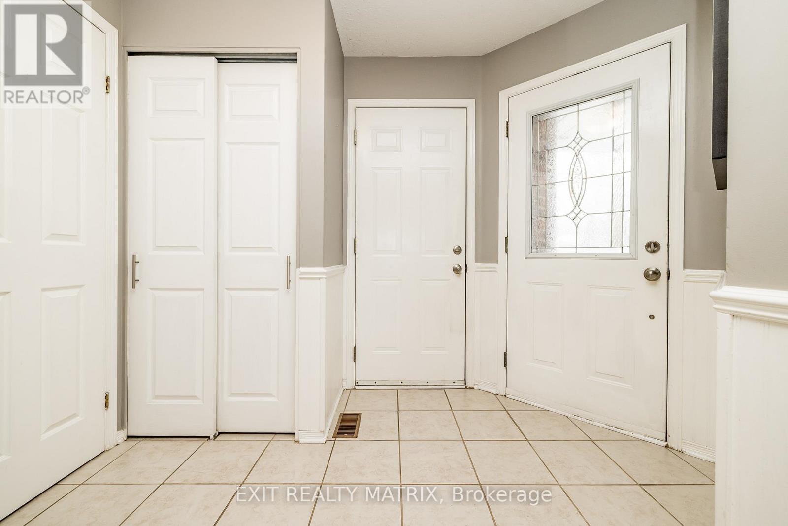 125 Whalings Circle N