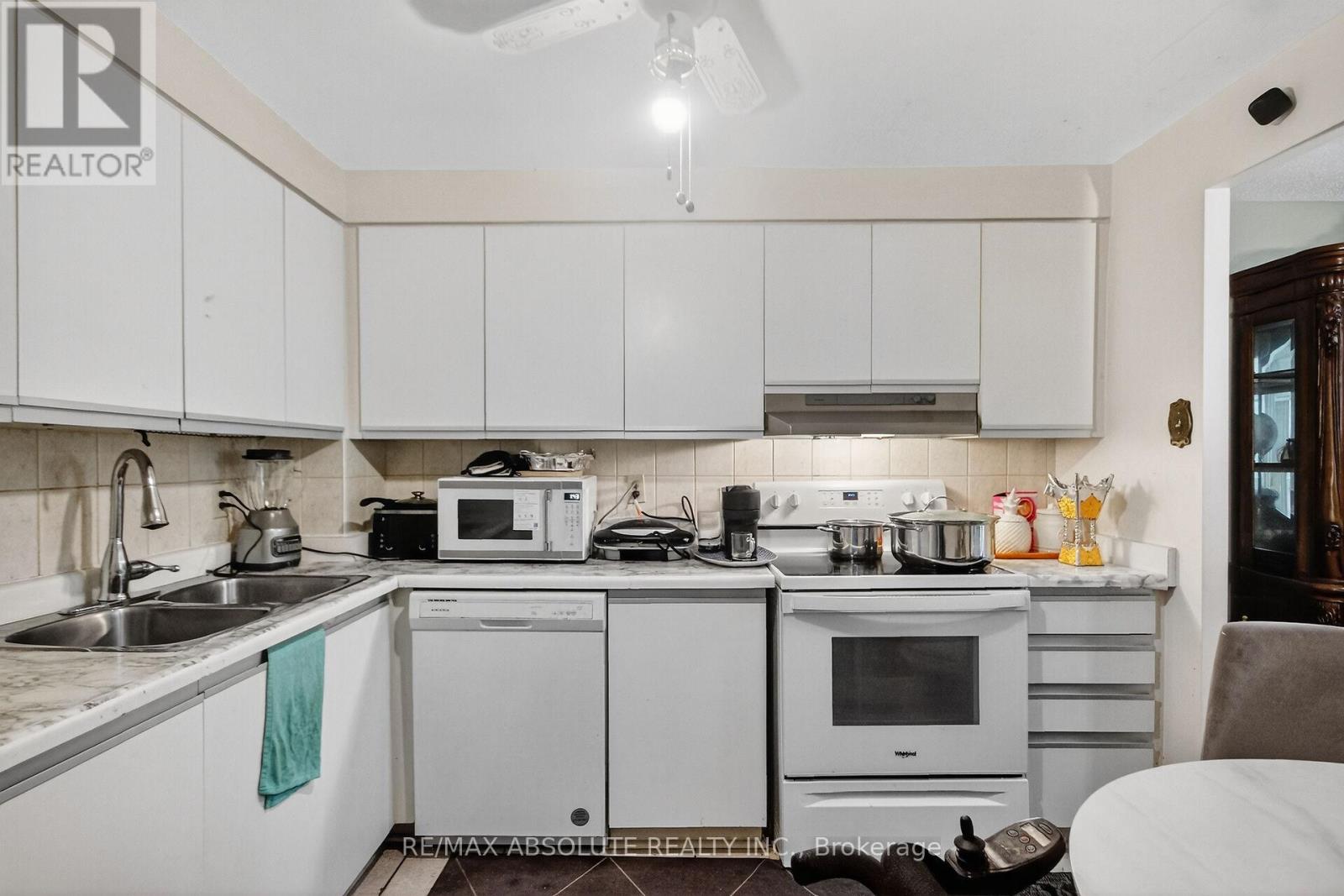 315 - 960 Teron Road