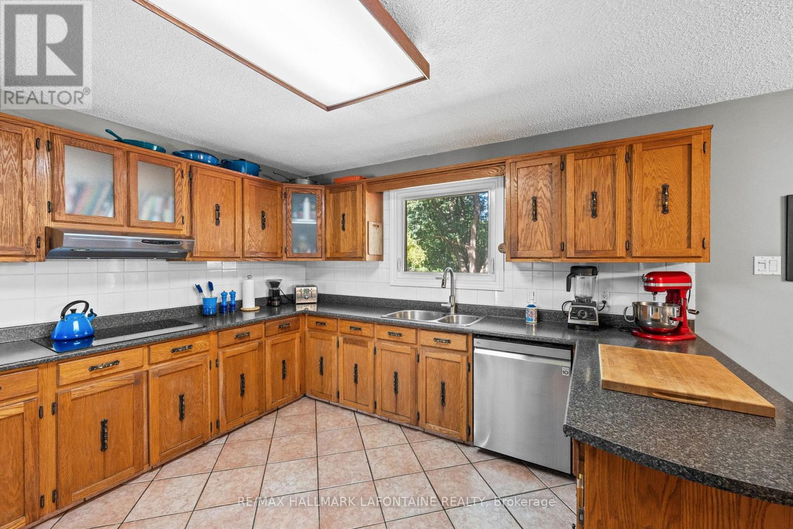 6941 Sunset Boulevard