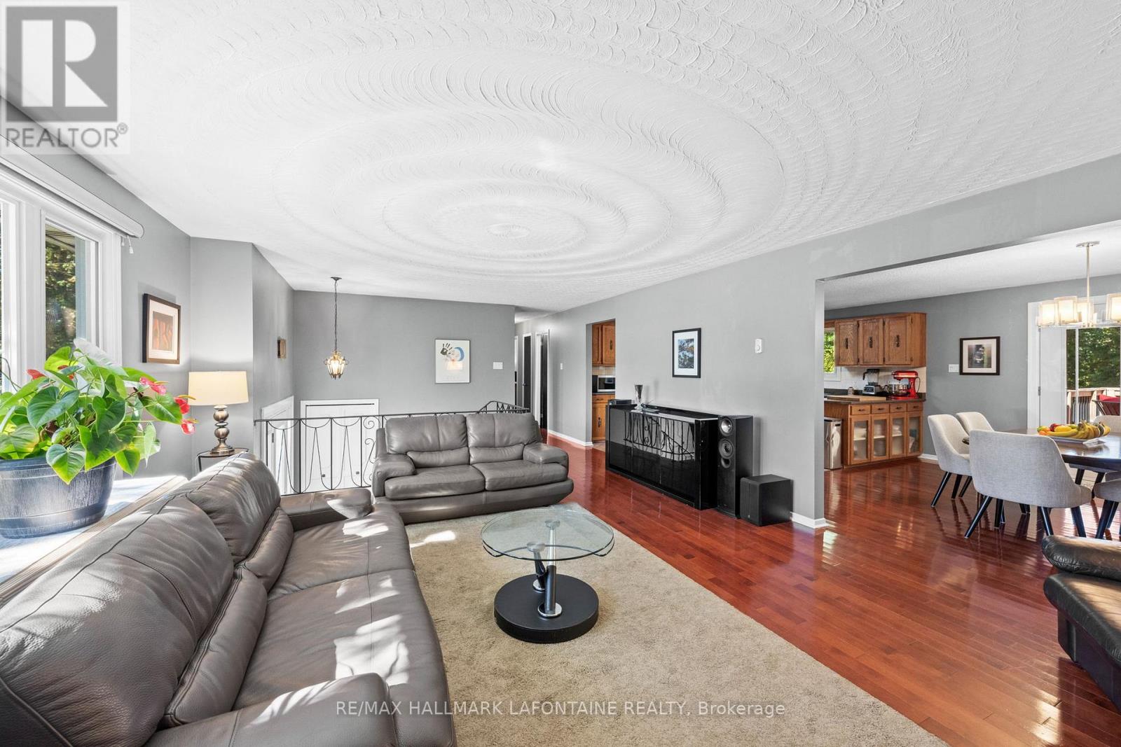 6941 Sunset Boulevard