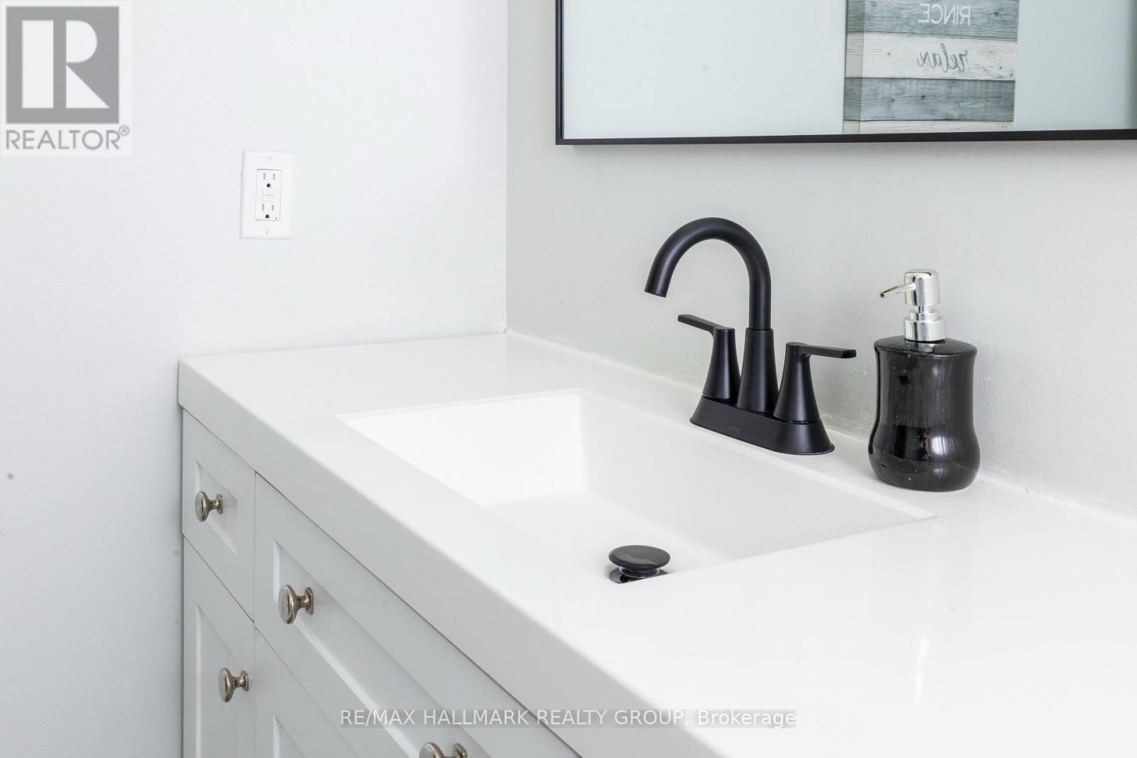 203 - 345 Centrum Boulevard