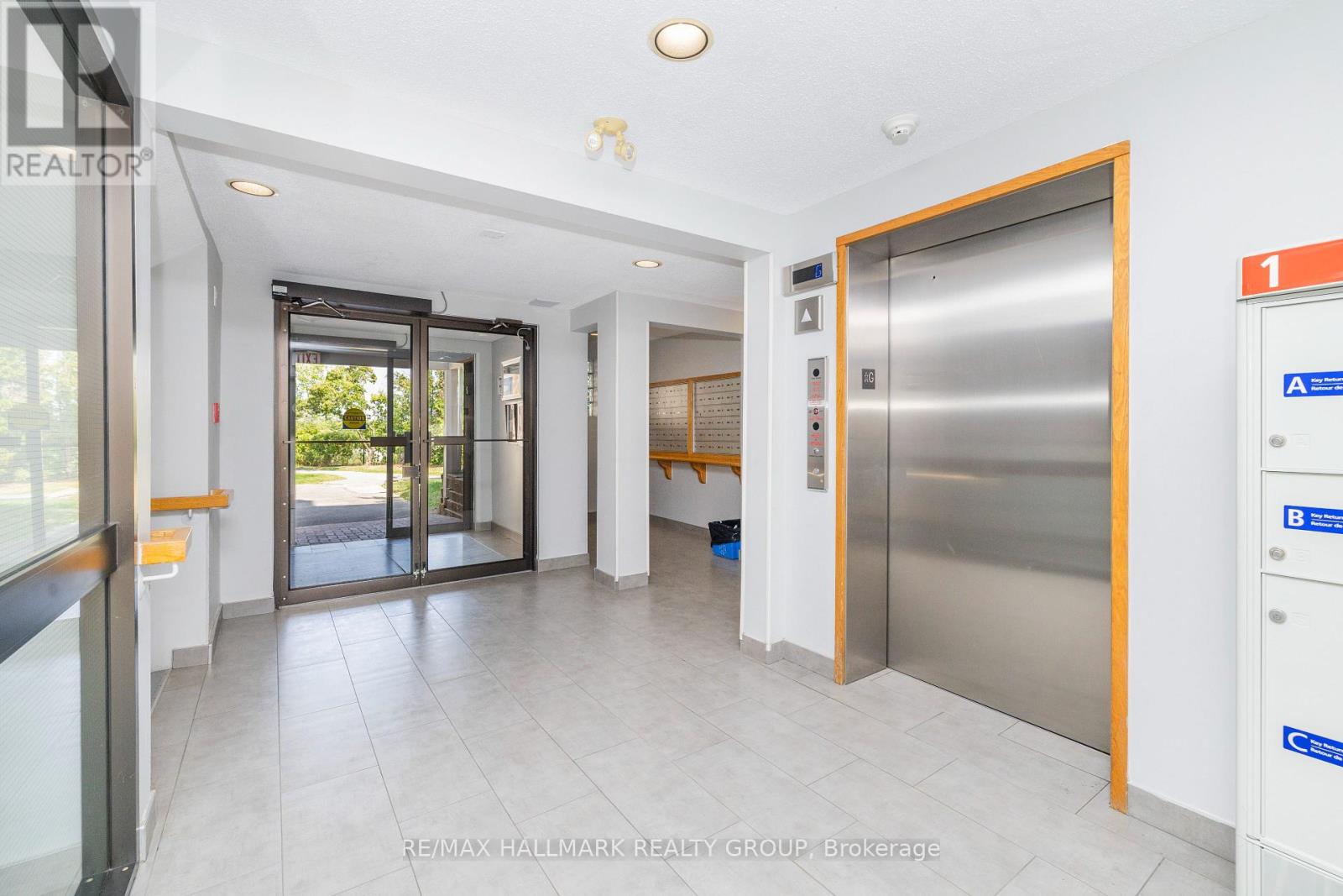 203 - 345 Centrum Boulevard