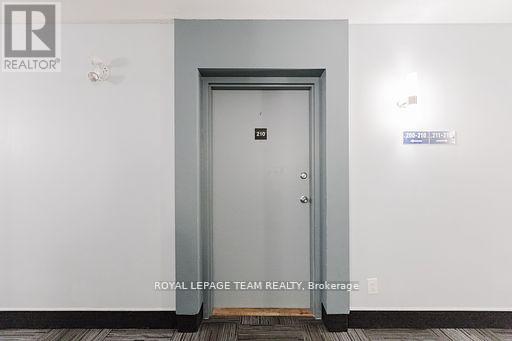 210 - 212 Viewmount Drive