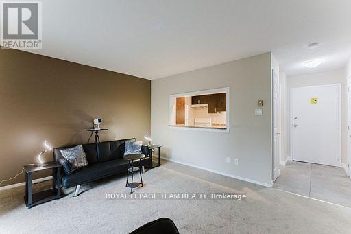 210 - 212 Viewmount Drive