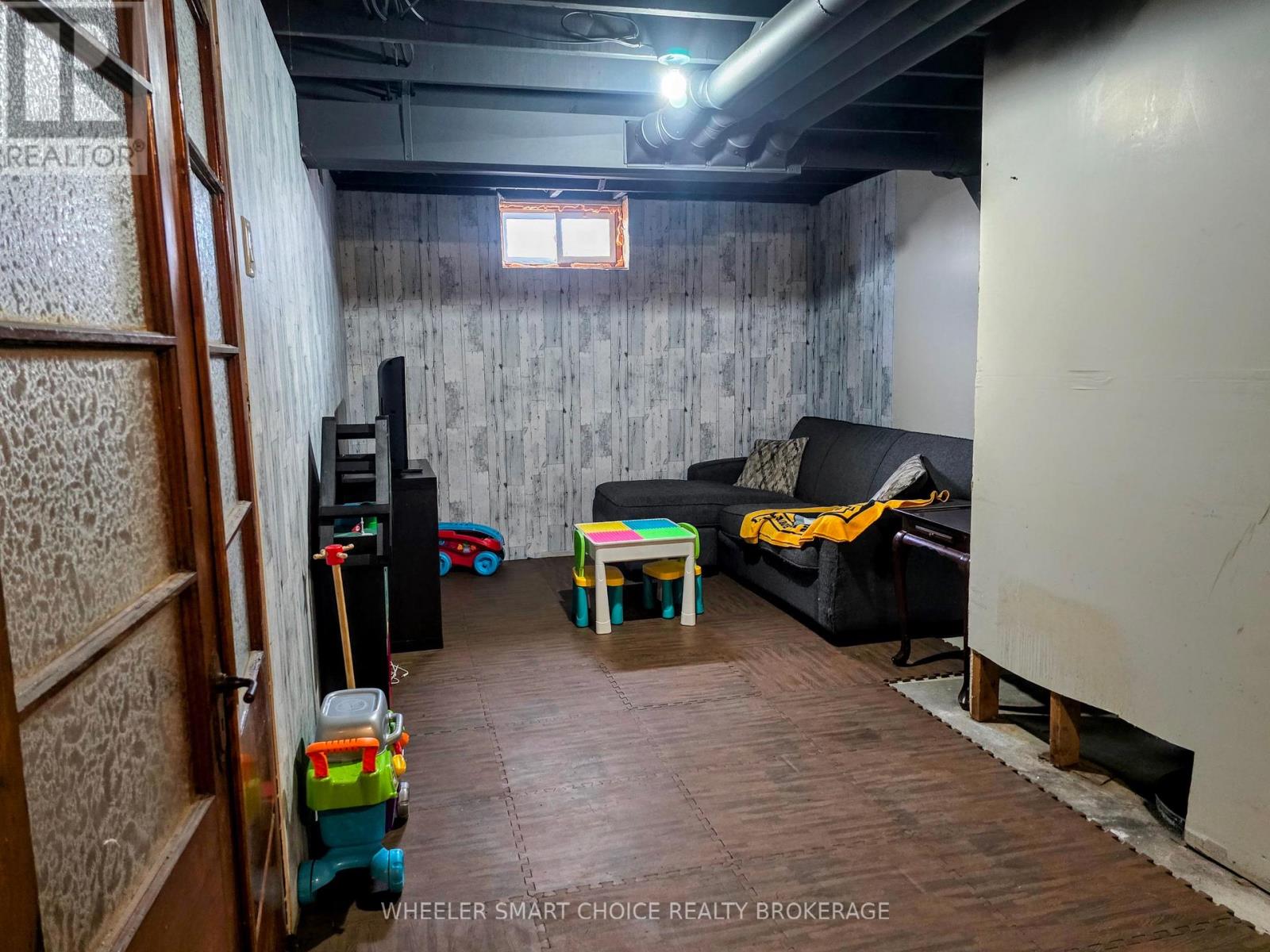 17 Adam Dixon Avenue