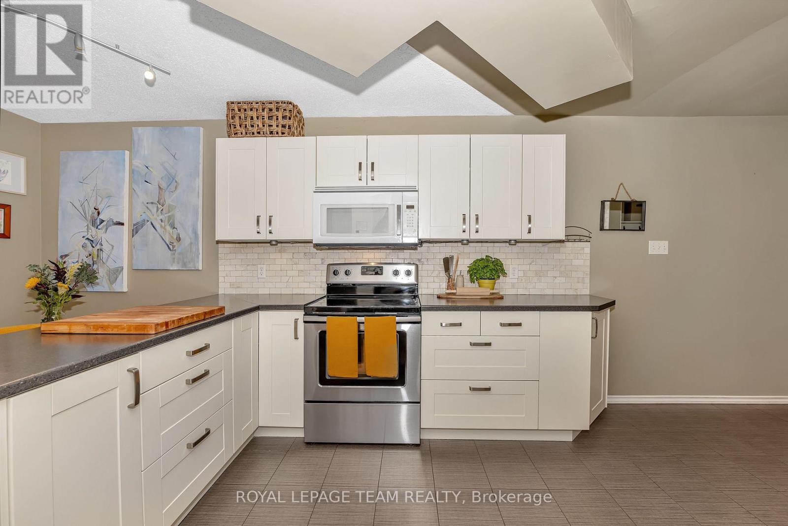 9 - 518 Lisgar Street